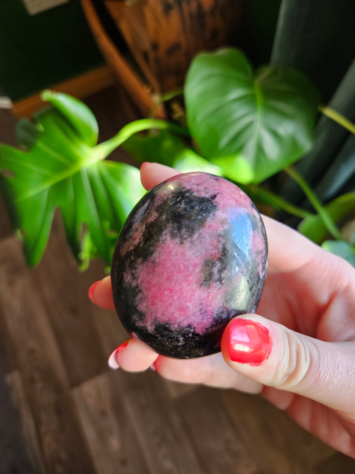 Rhodonite palmstone
