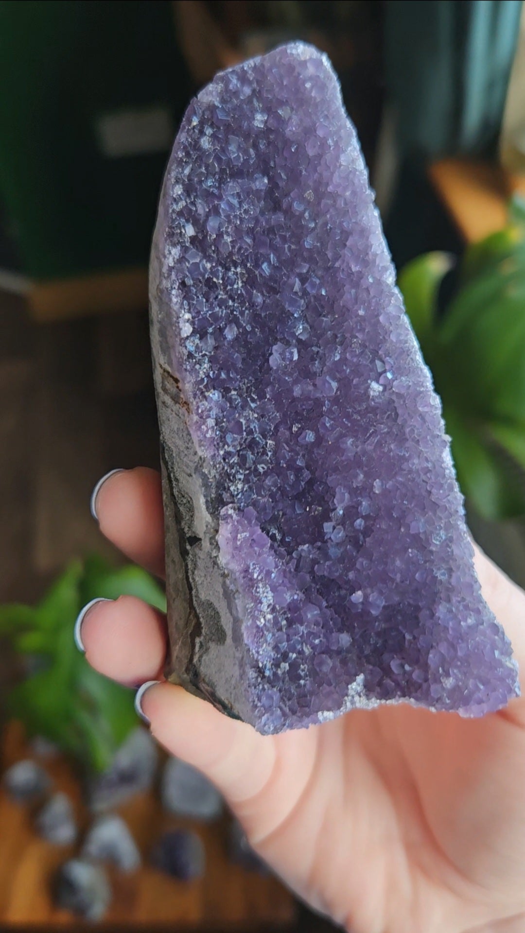 Tall Grape Amethyst geode - 280g