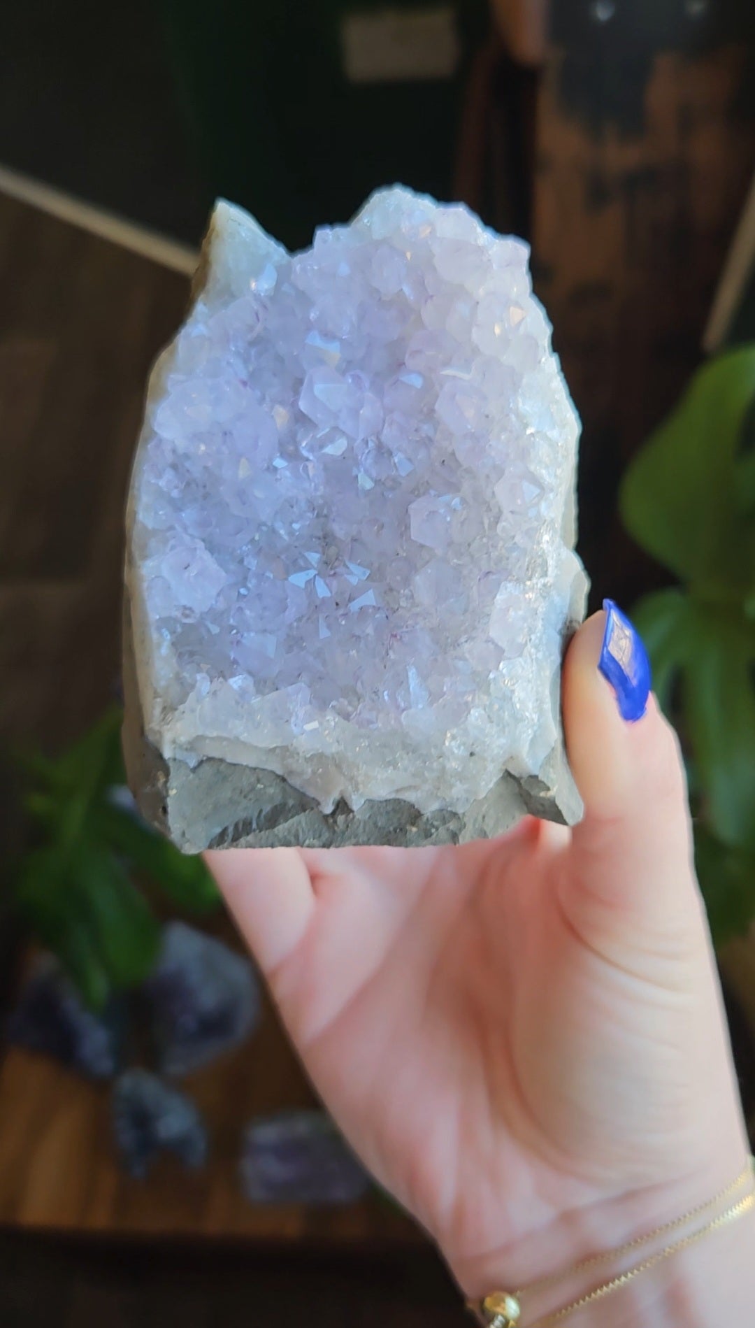 Large Lilac Amethyst geode - 462g