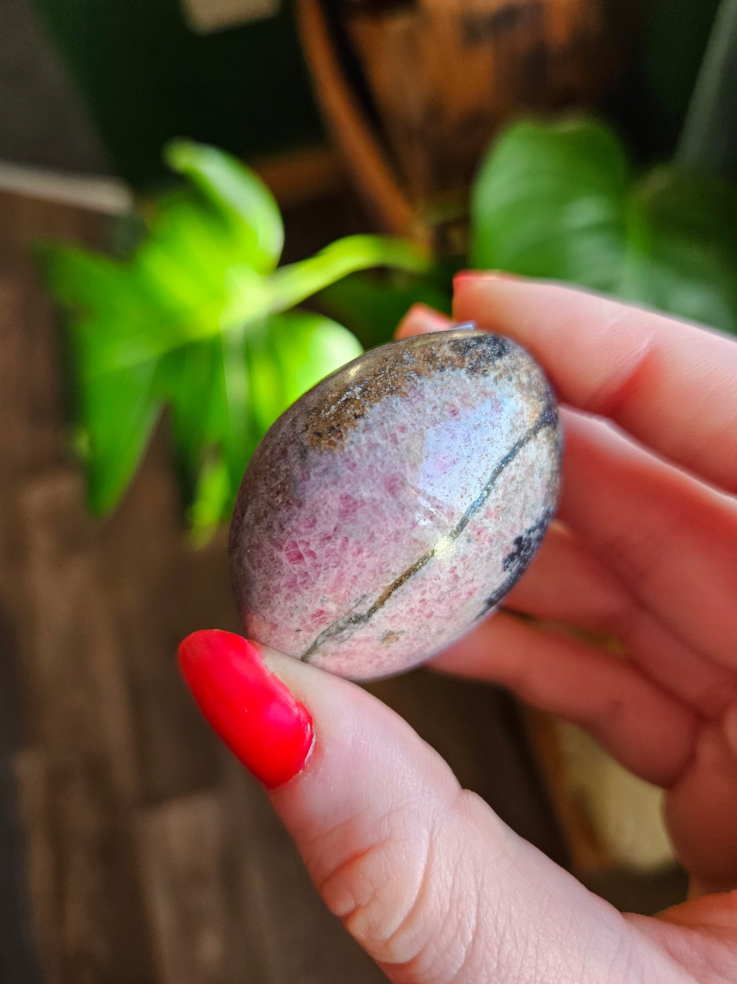 Rhodonite palmstone
