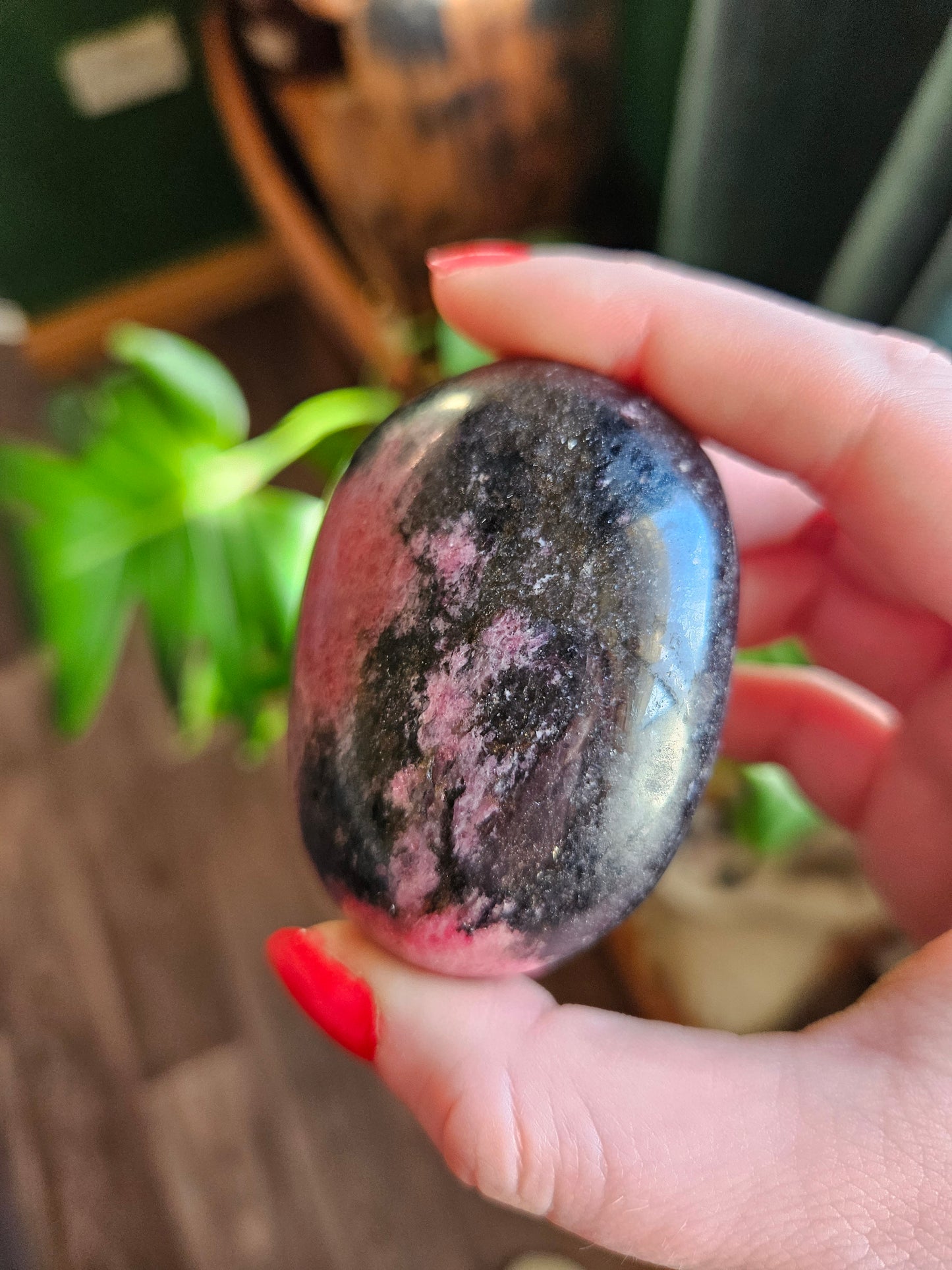 Rhodonite palmstone