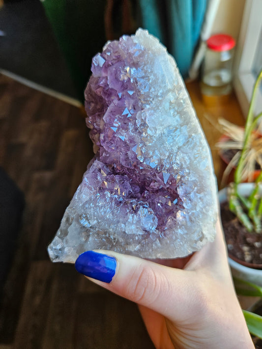 Sparkly Violet Amethyst geode - 1.06kg