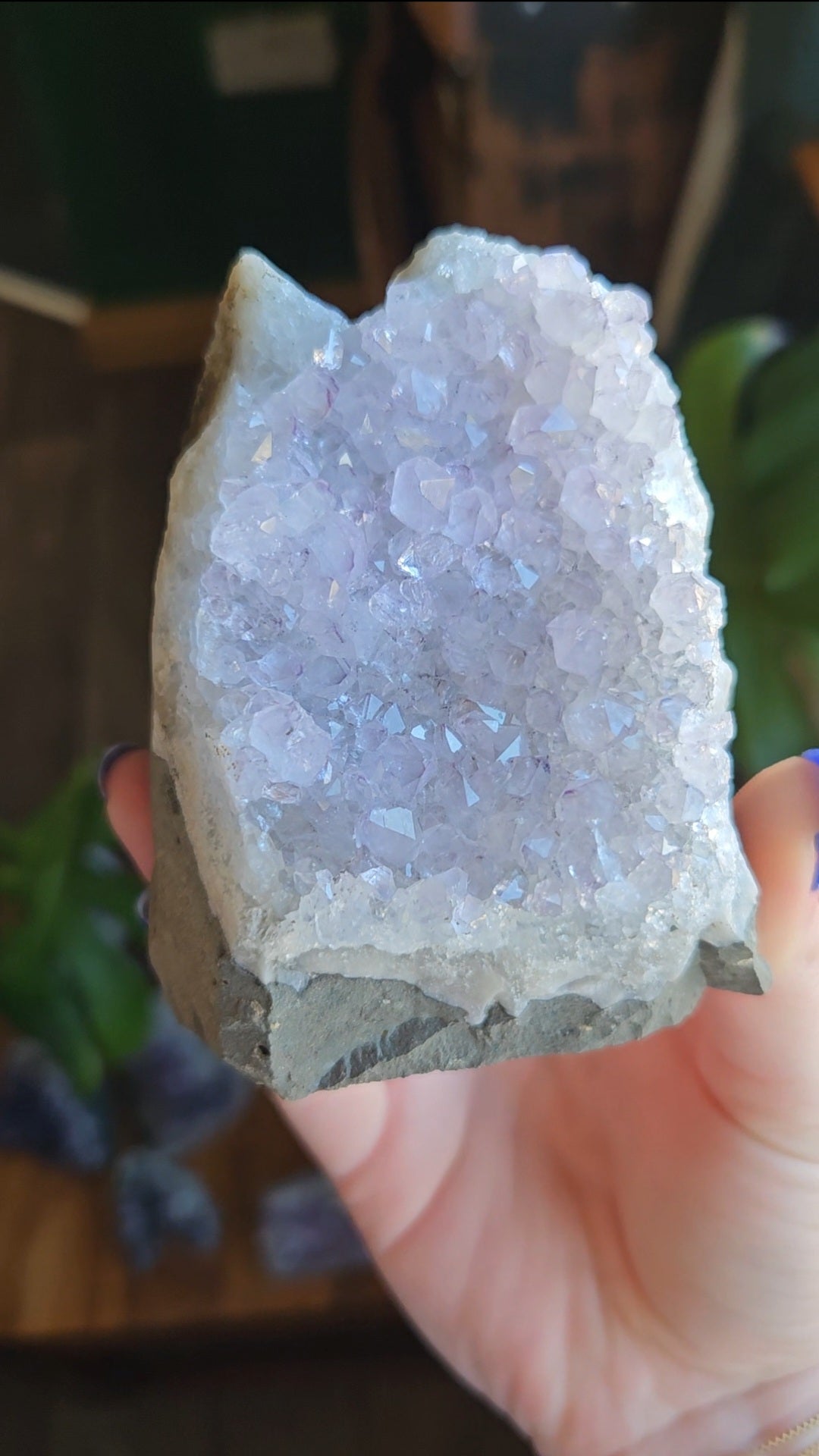 Large Lilac Amethyst geode - 462g
