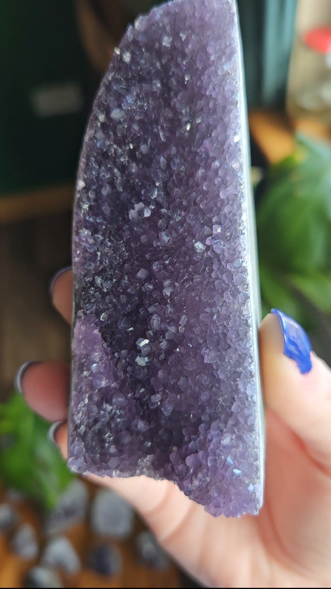 Tall Grape Amethyst geode - 280g