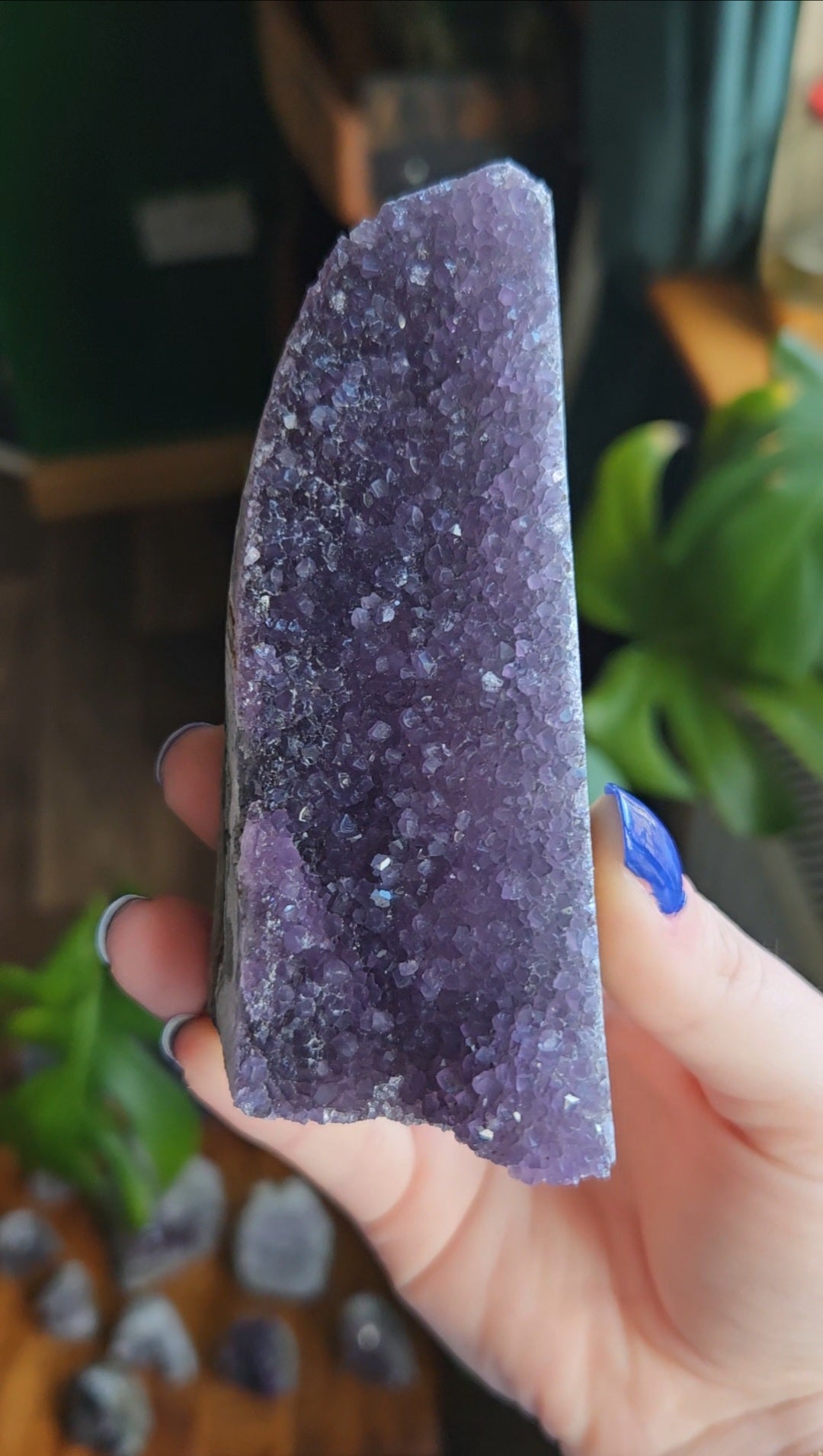Tall Grape Amethyst geode - 280g