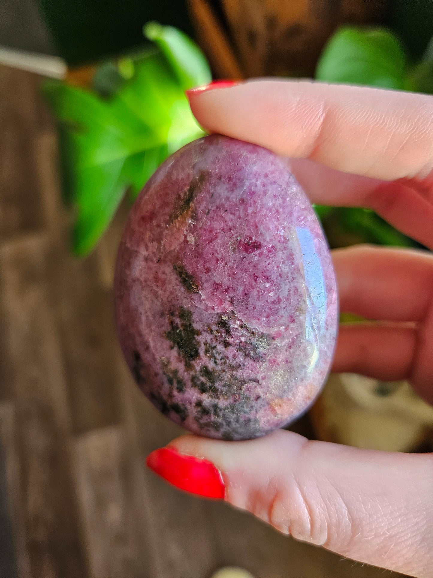 Rhodonite palmstone