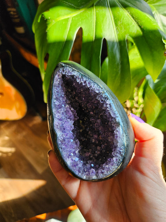 Large Amethyst geode egg - 567g