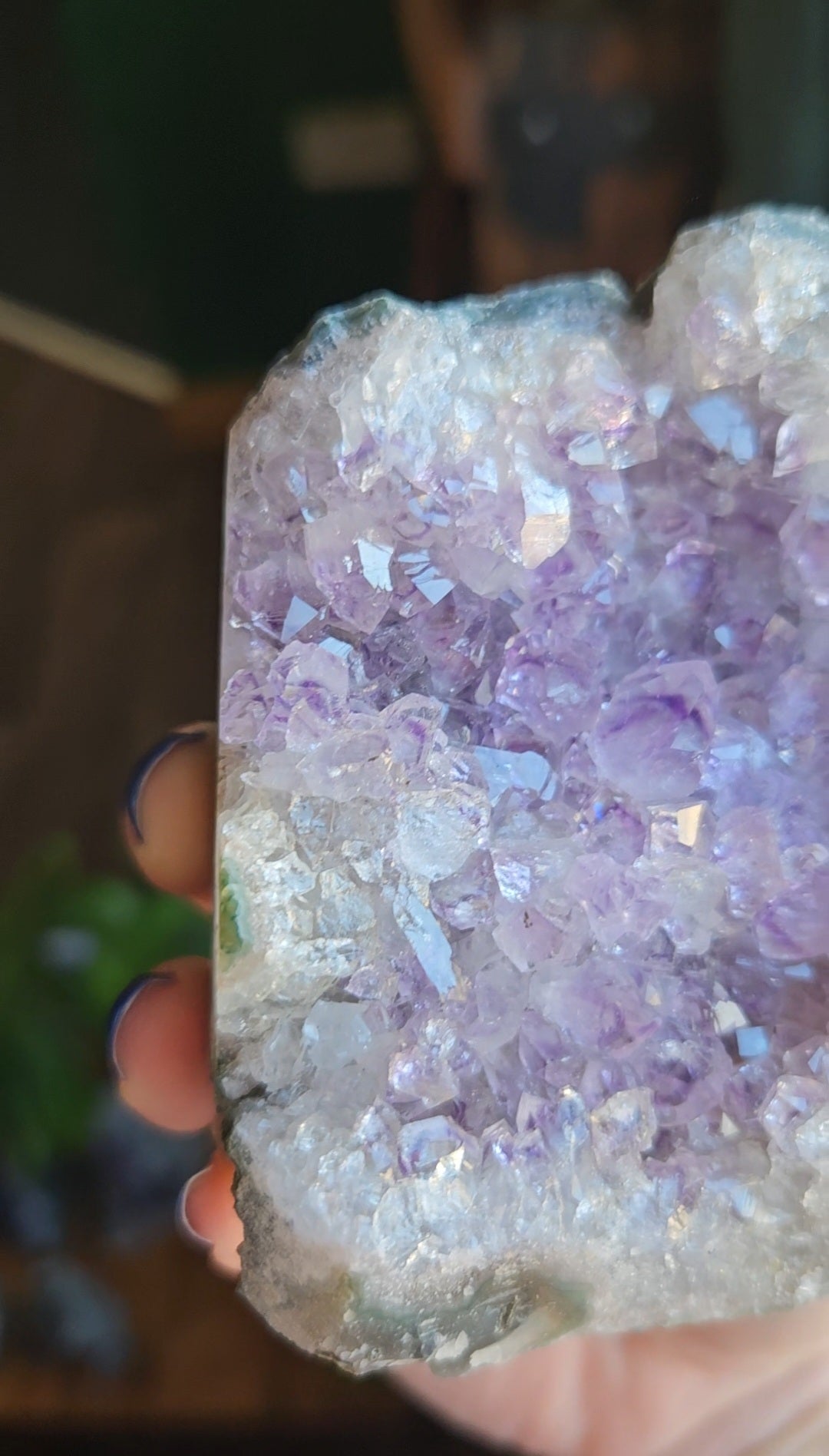 Lilac Amethyst geode - 398g
