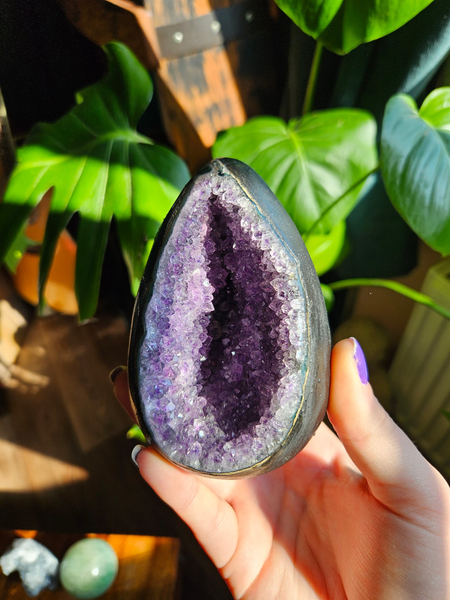 Large Amethyst geode egg - 567g