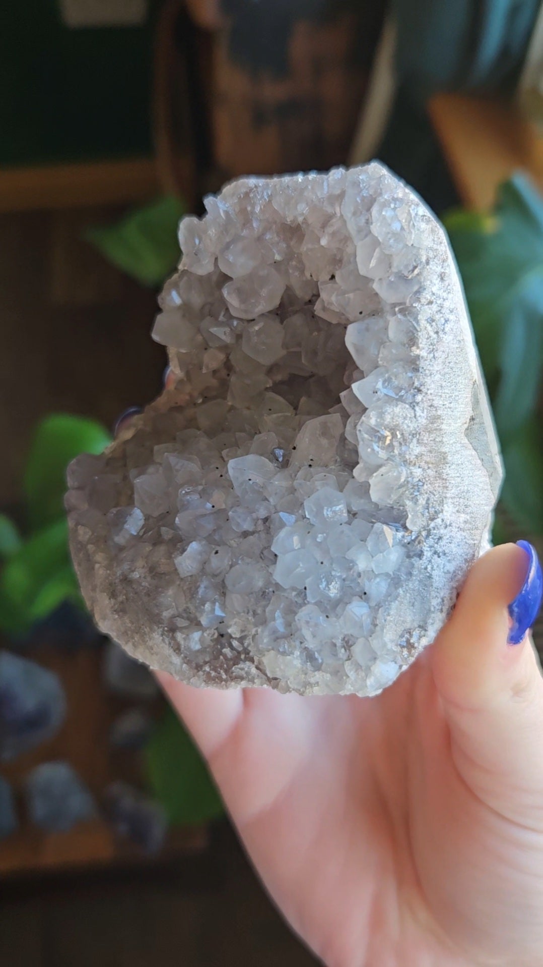 Speckled Amethyst geode - 304g