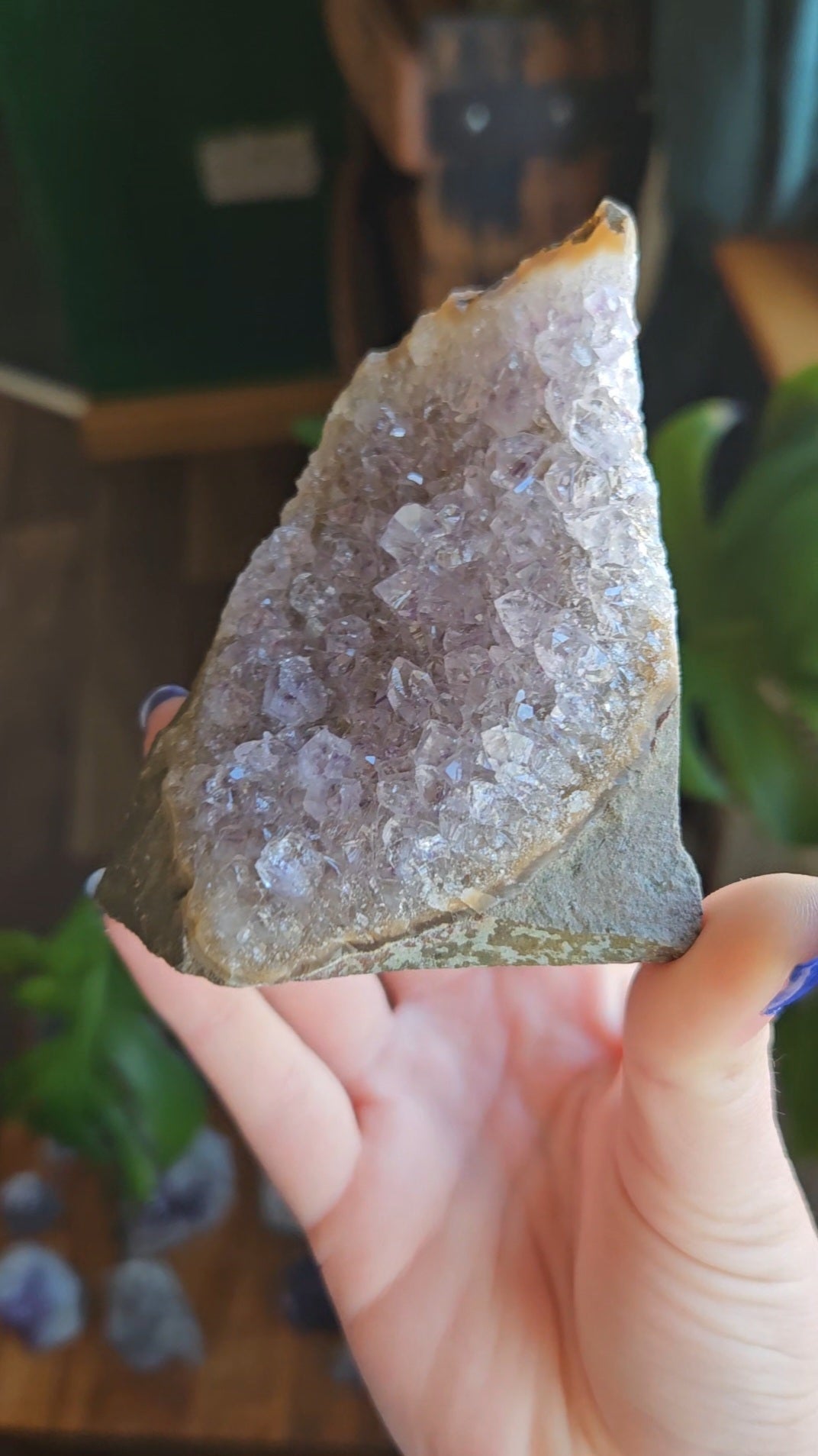 Amethyst triangle geode - 299g
