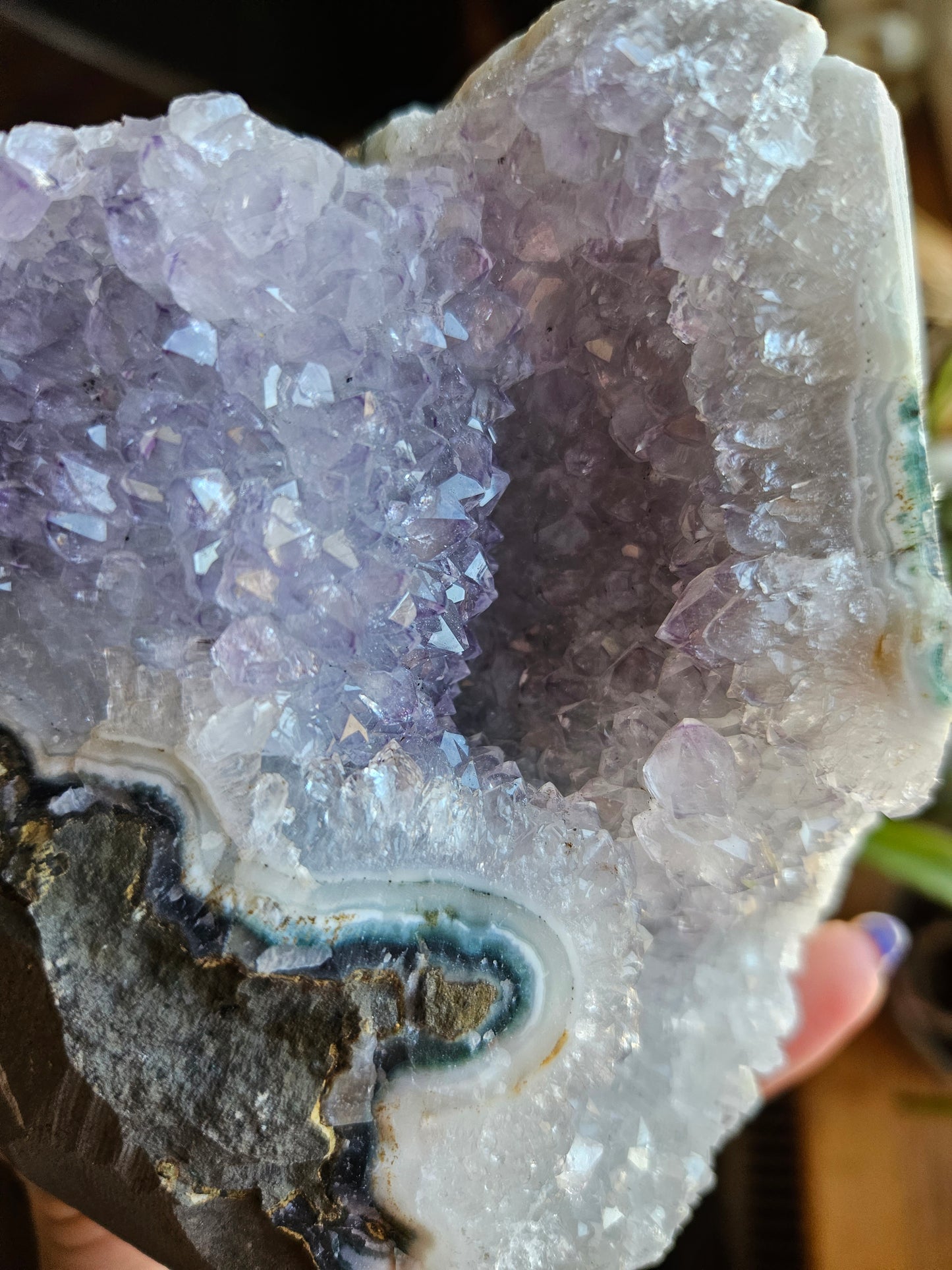 XL Amethyst geode cave - 756g
