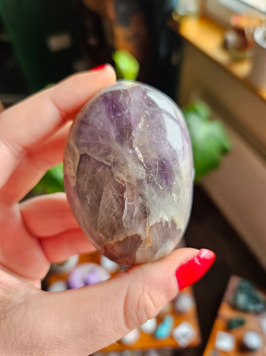Dream Amethyst palmstone - D