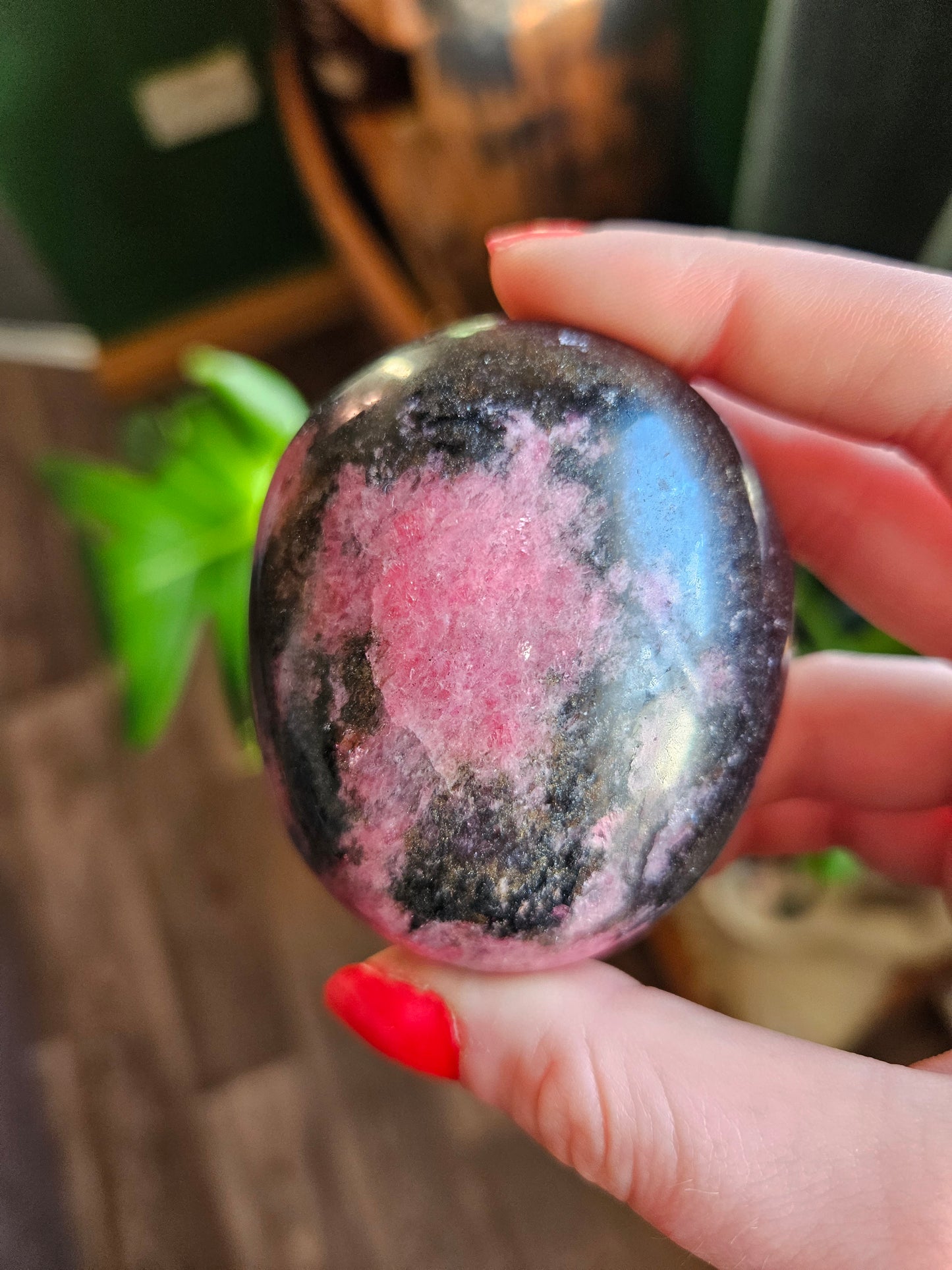 Rhodonite palmstone