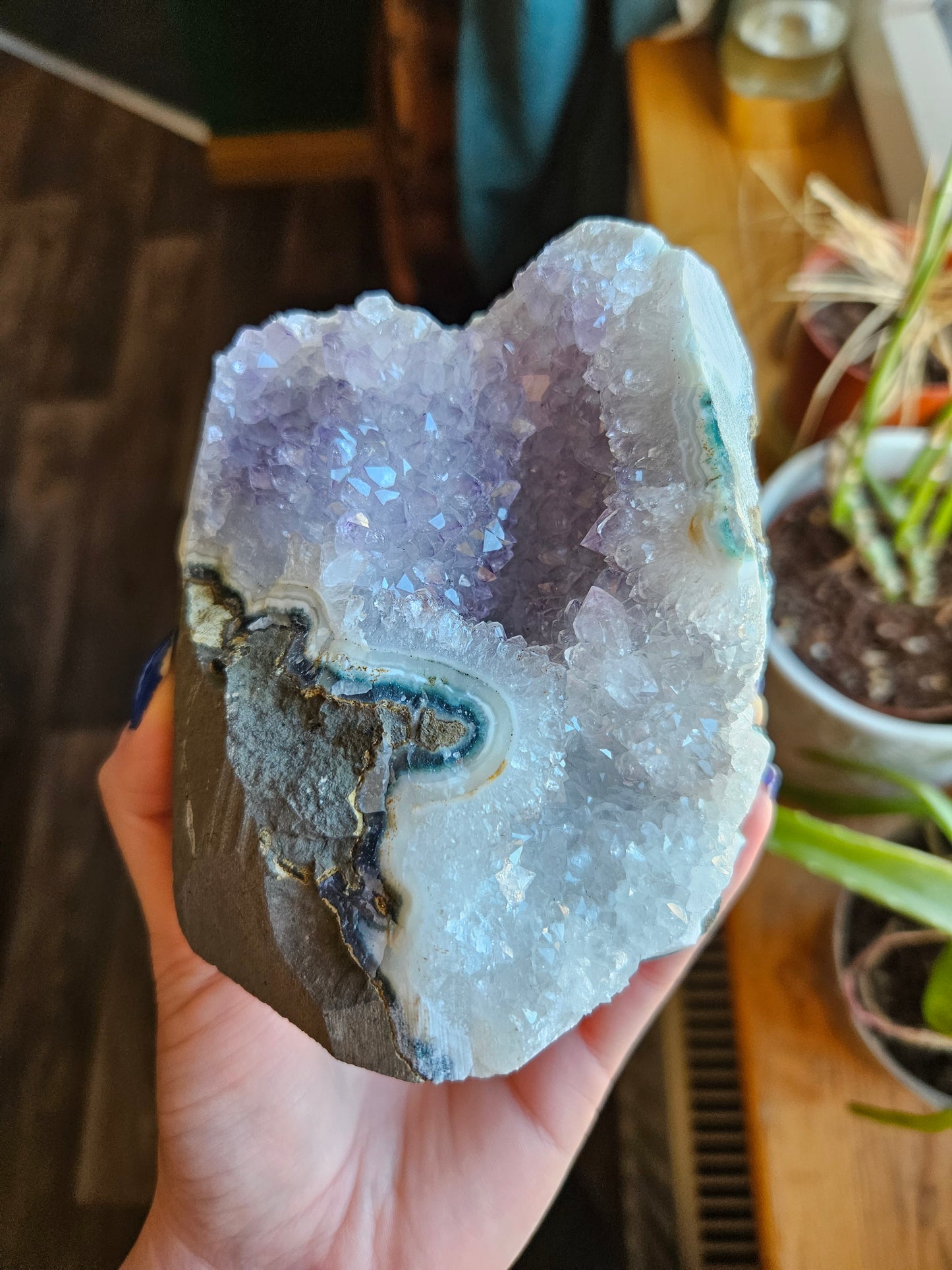 XL Amethyst geode cave - 756g