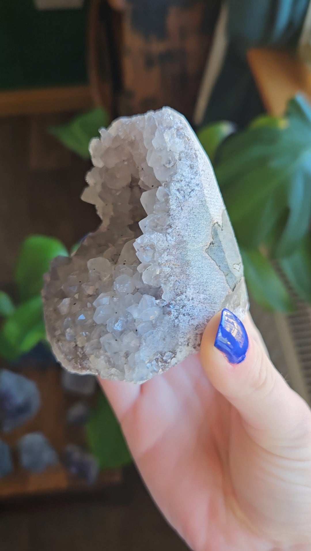 Speckled Amethyst geode - 304g