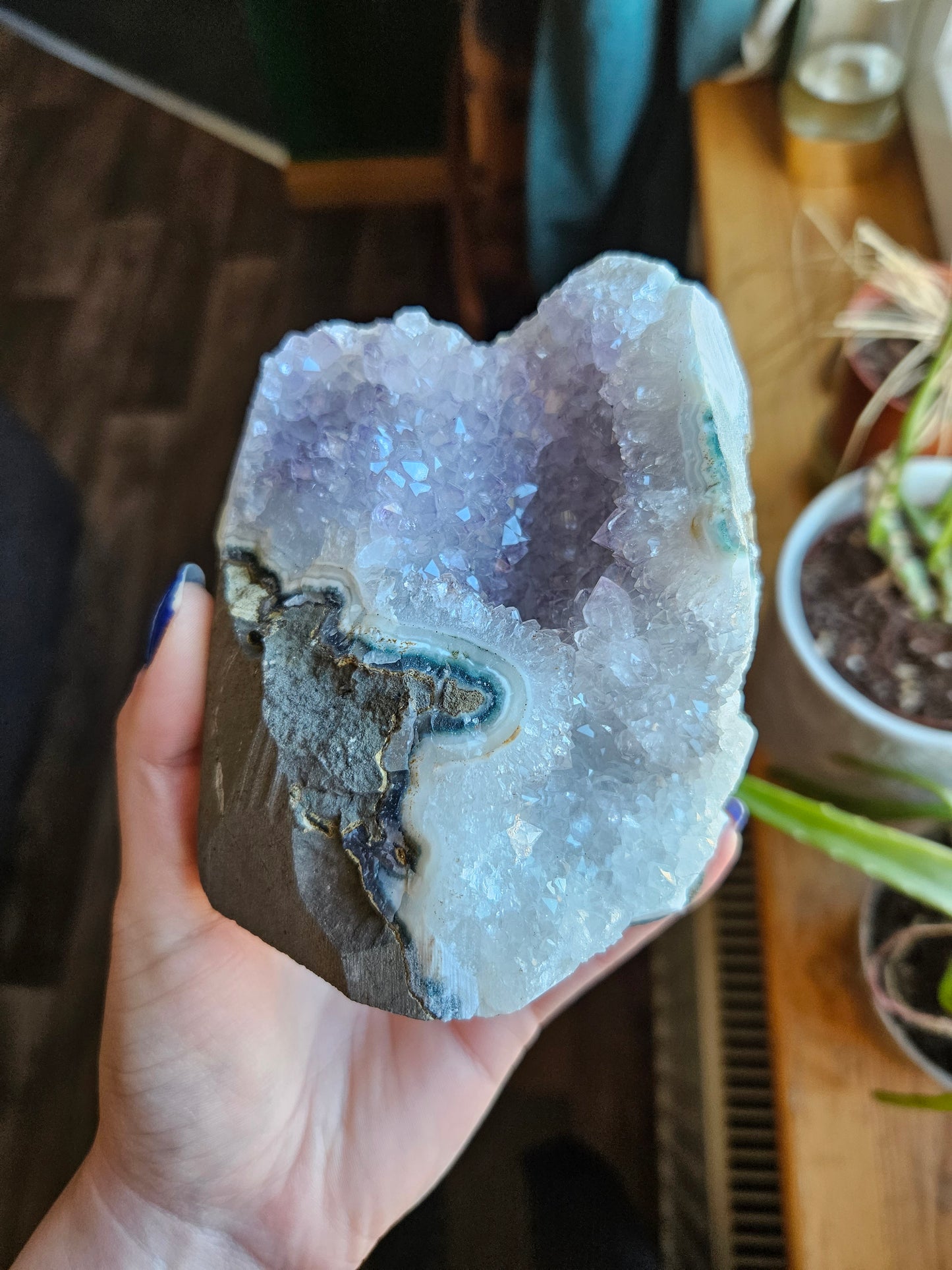 XL Amethyst geode cave - 756g
