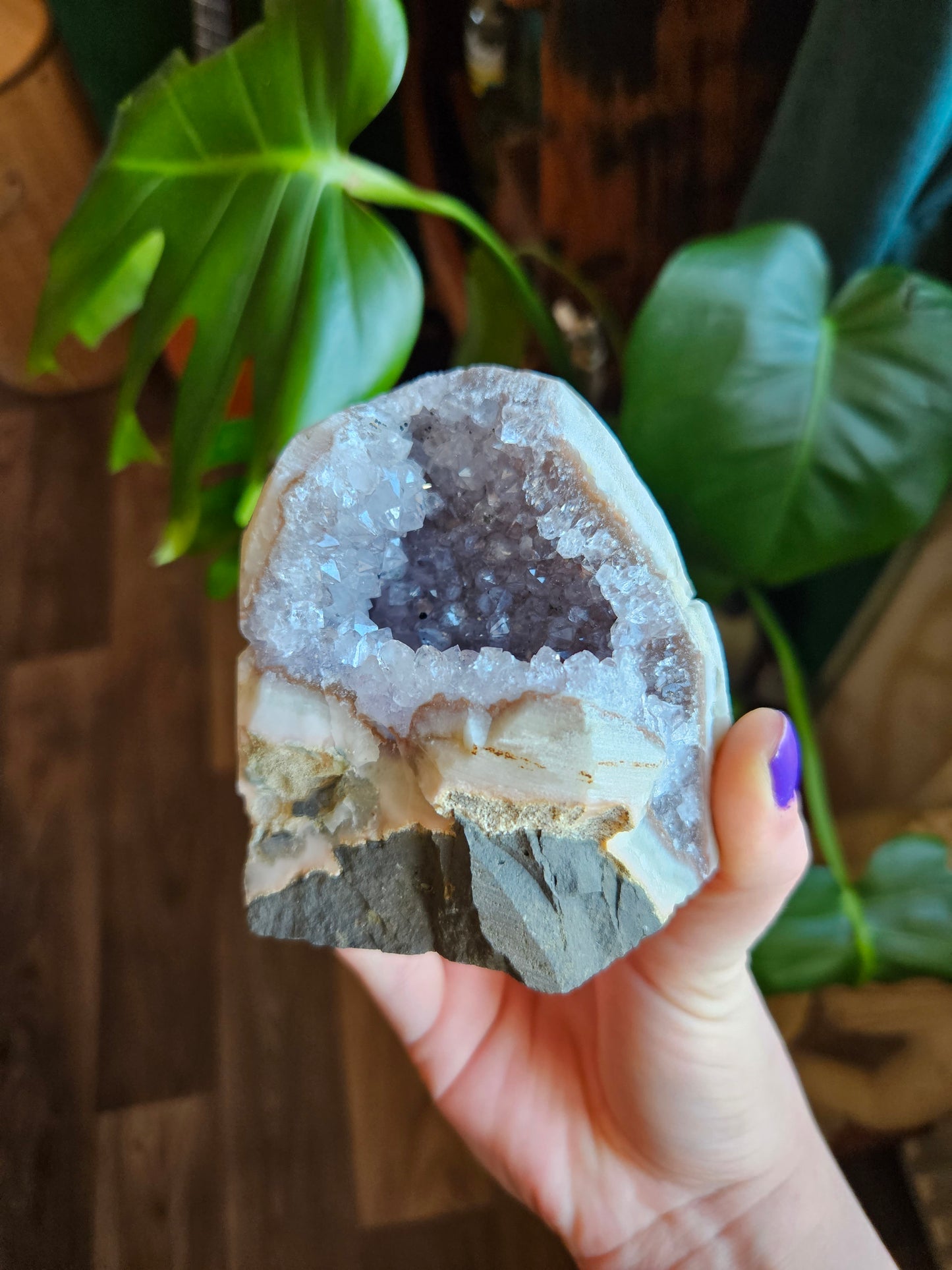 Amethyst pillar geode