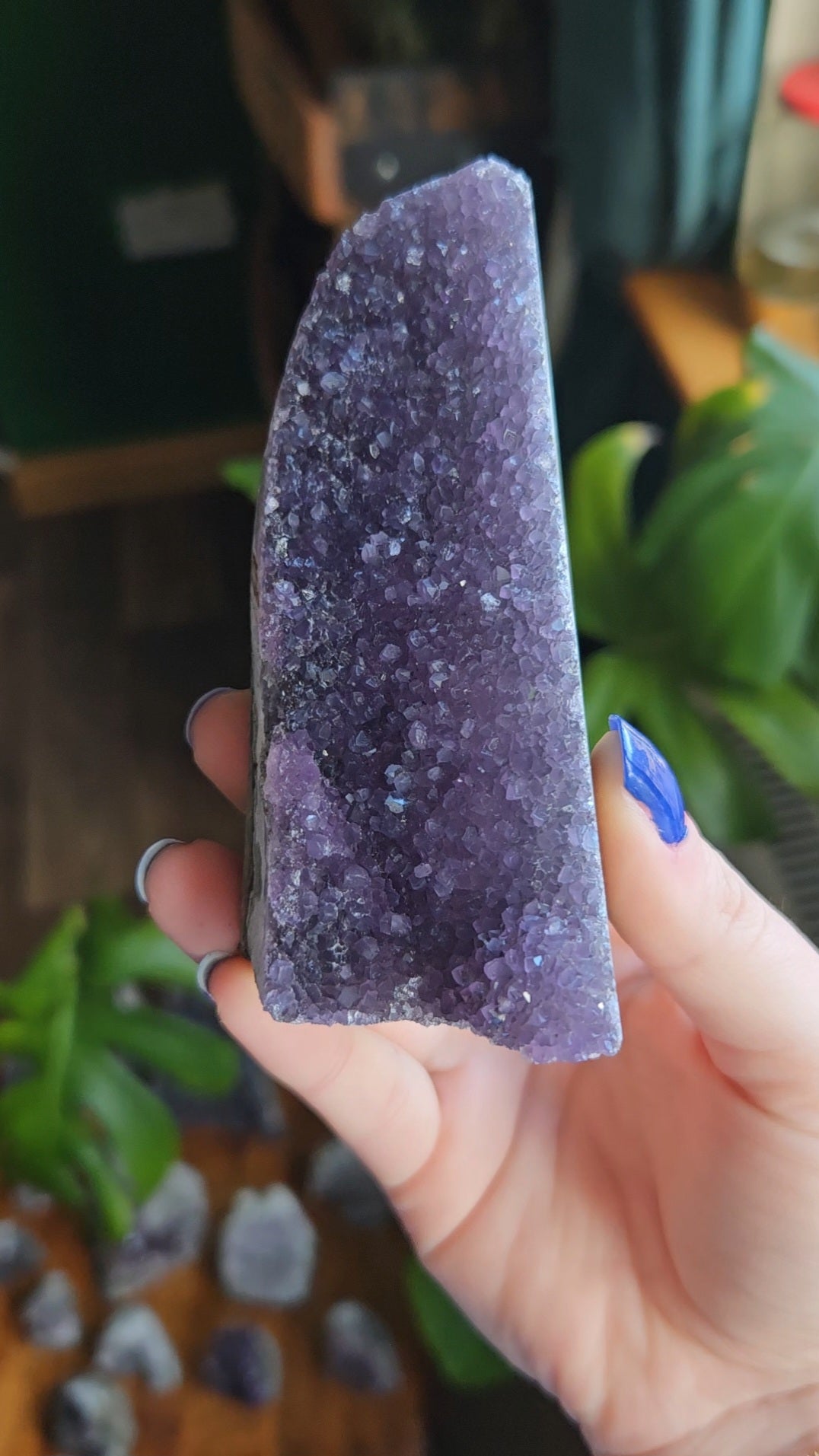 Tall Grape Amethyst geode - 280g