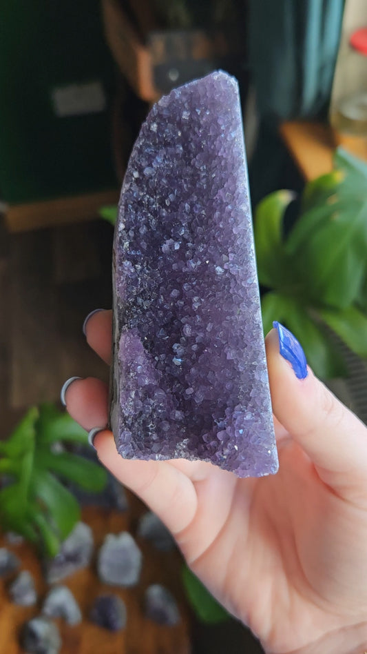 Tall Grape Amethyst geode - 280g