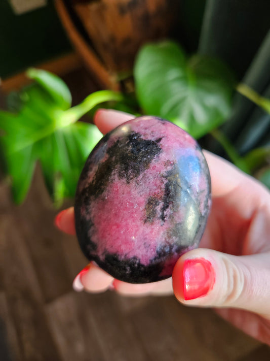 Rhodonite palmstone