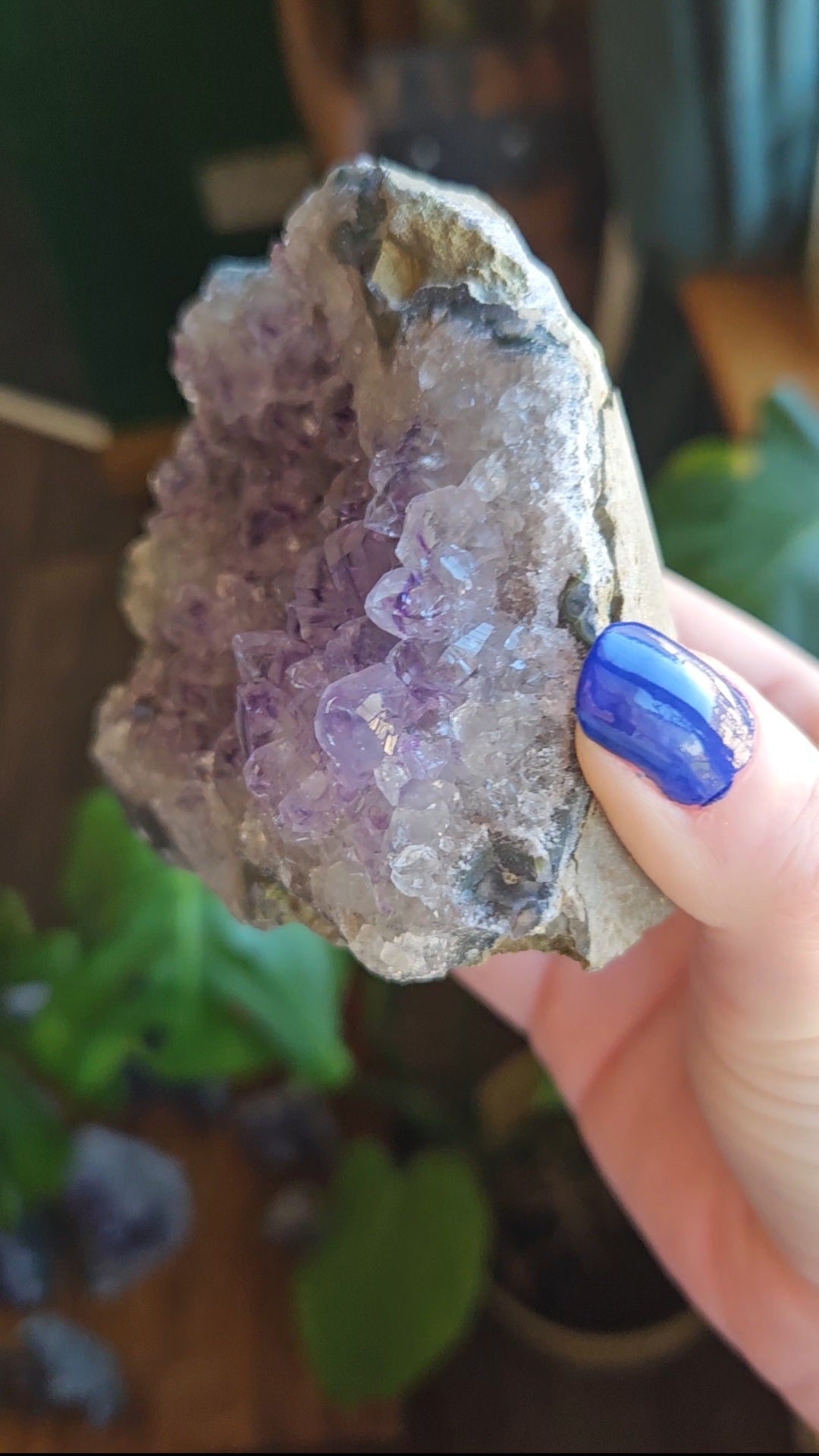 Lilac Amethyst geode - 398g