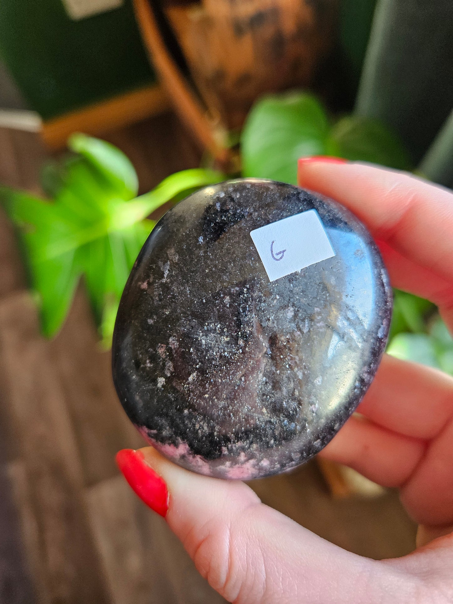 Rhodonite palmstone