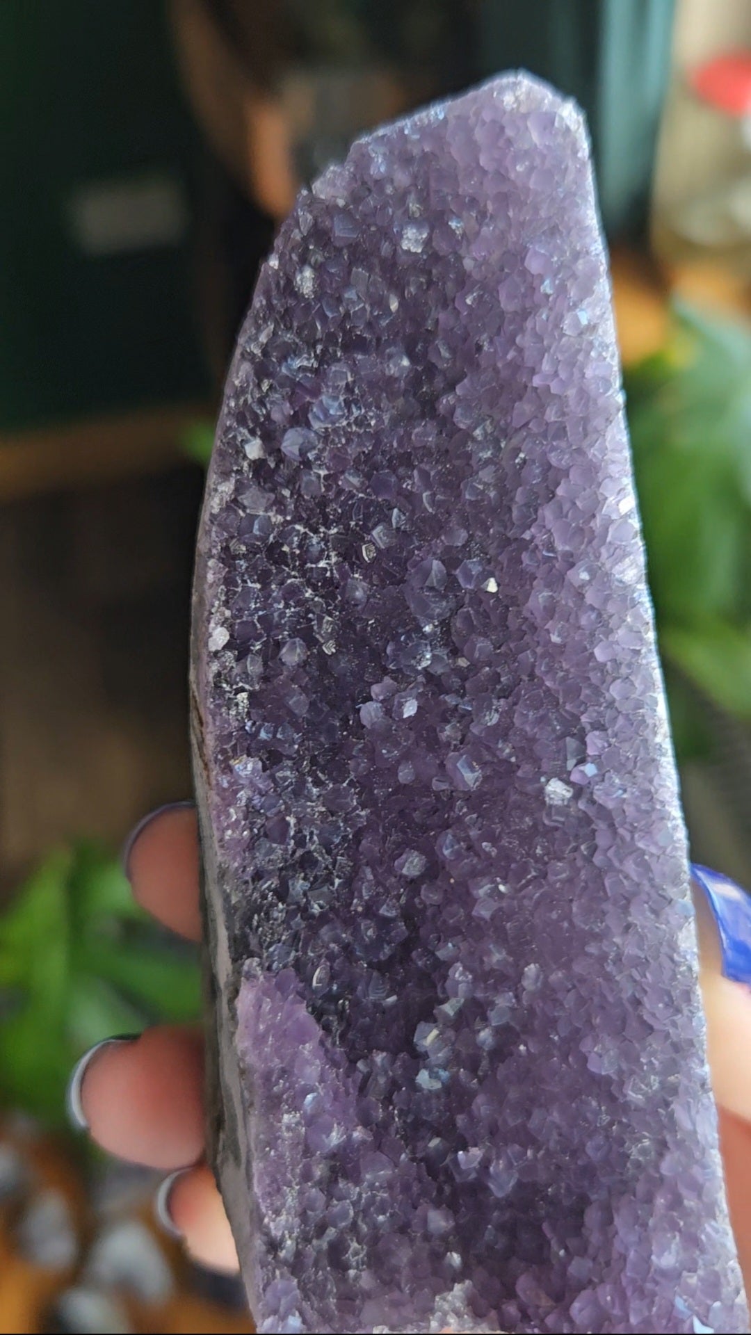 Tall Grape Amethyst geode - 280g