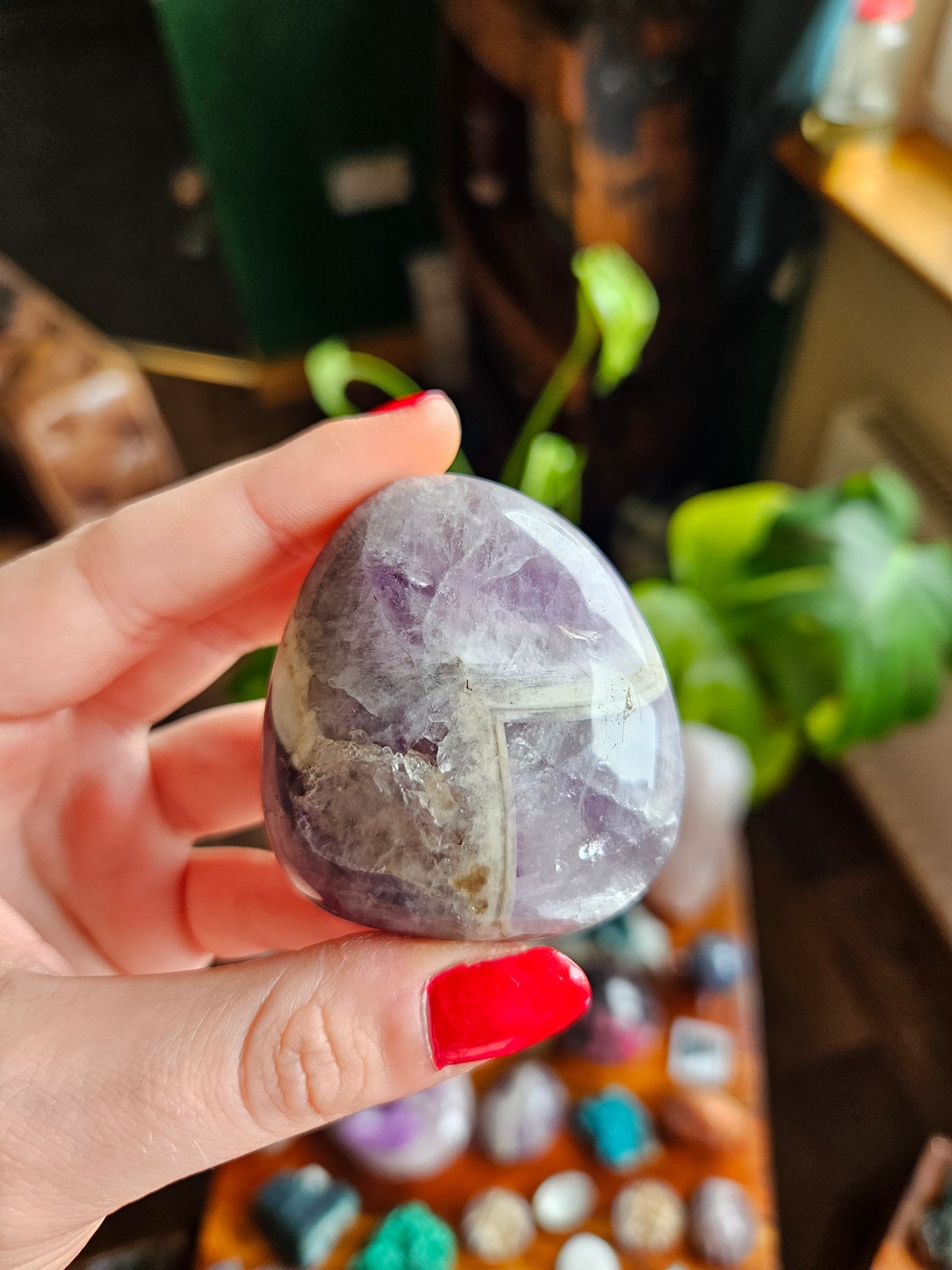 Dream Amethyst palmstone - B