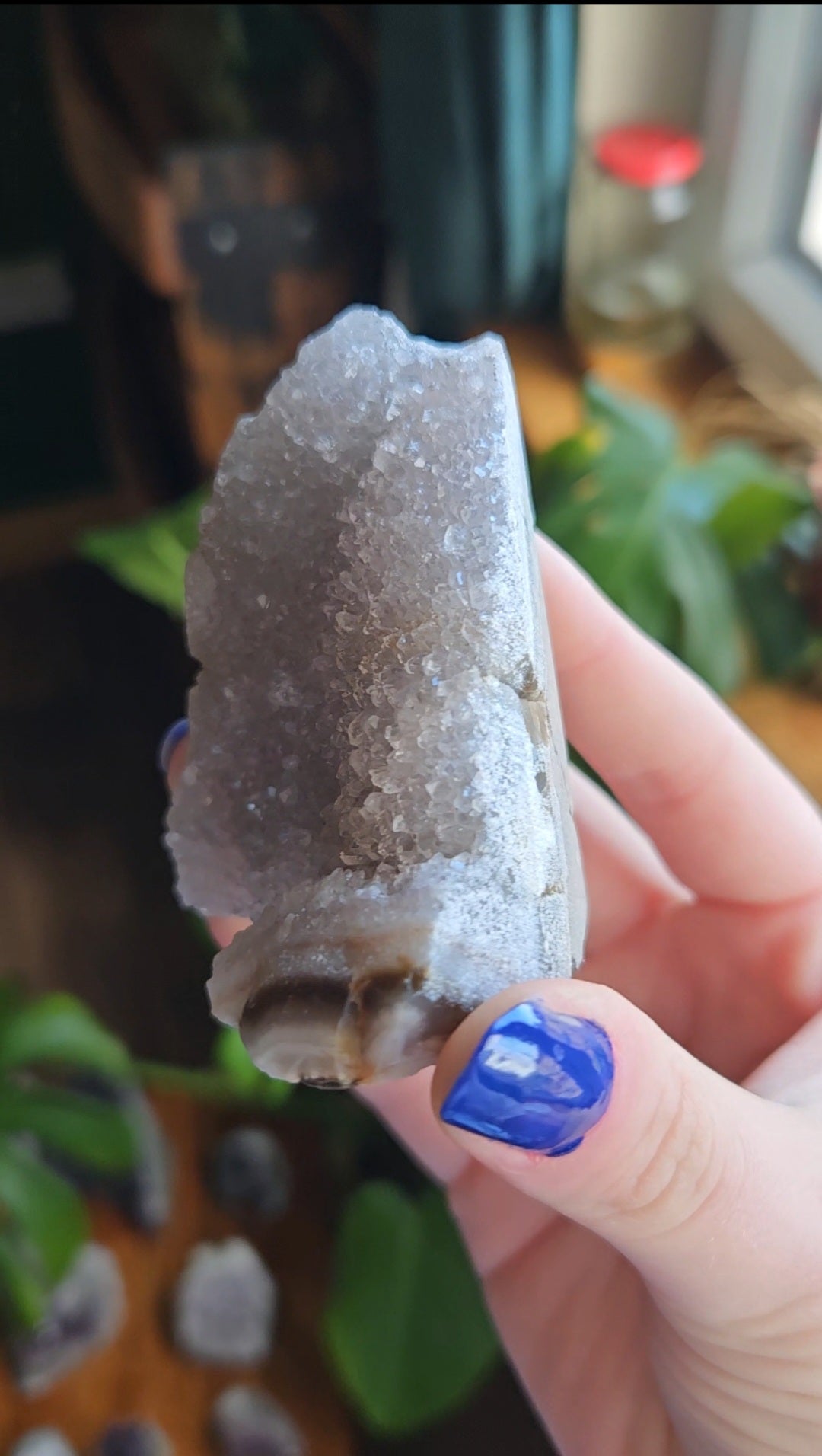 Amethyst geode with Agate banding - 163g