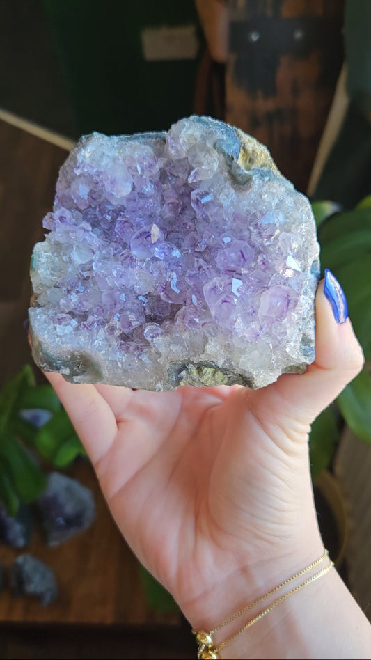 Lilac Amethyst geode - 398g