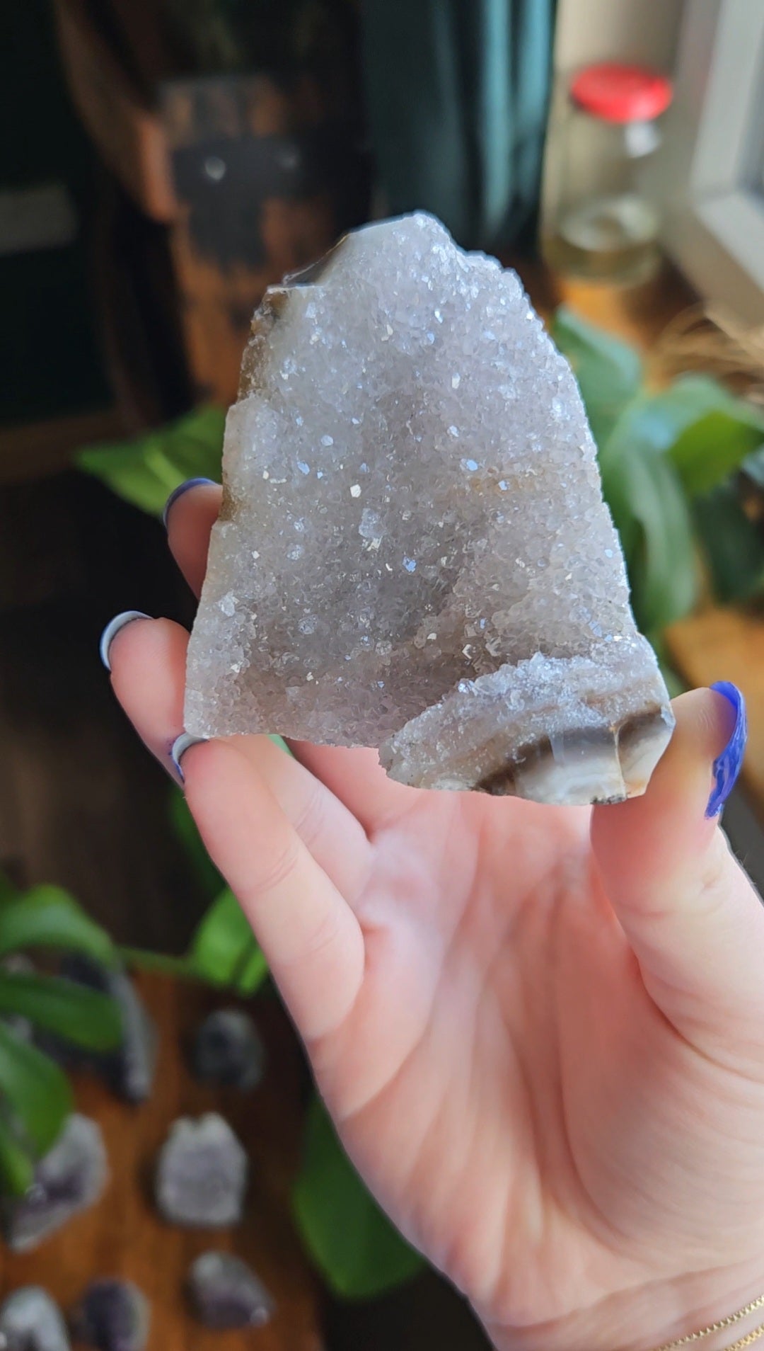 Amethyst geode with Agate banding - 163g