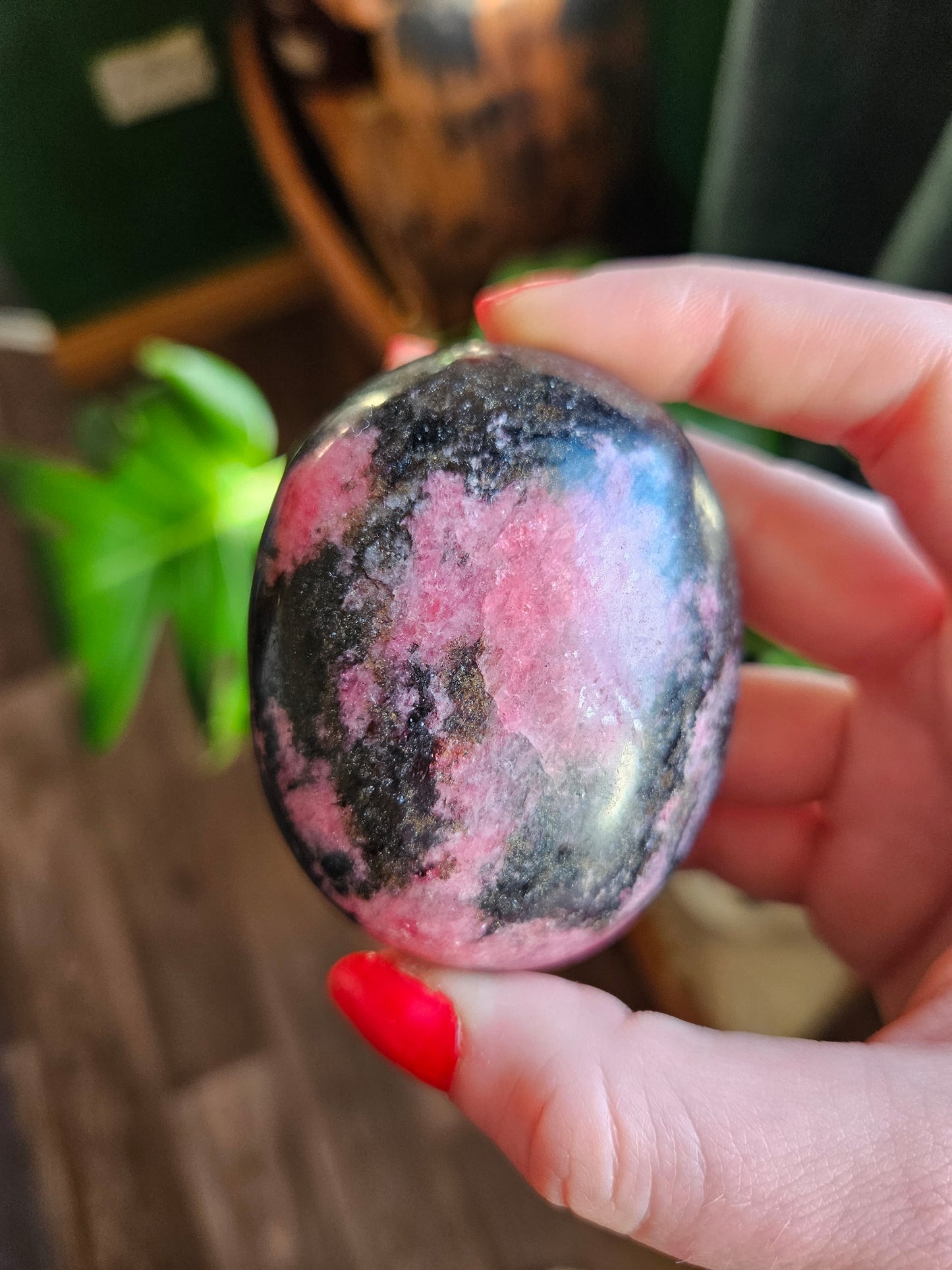 Rhodonite palmstone