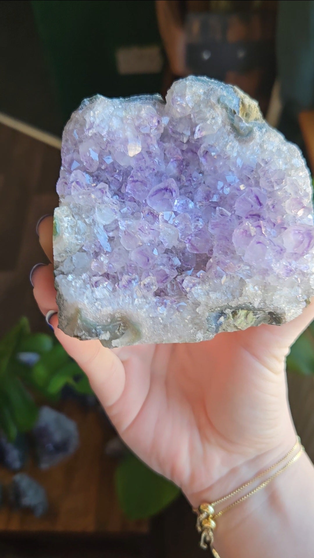 Lilac Amethyst geode - 398g