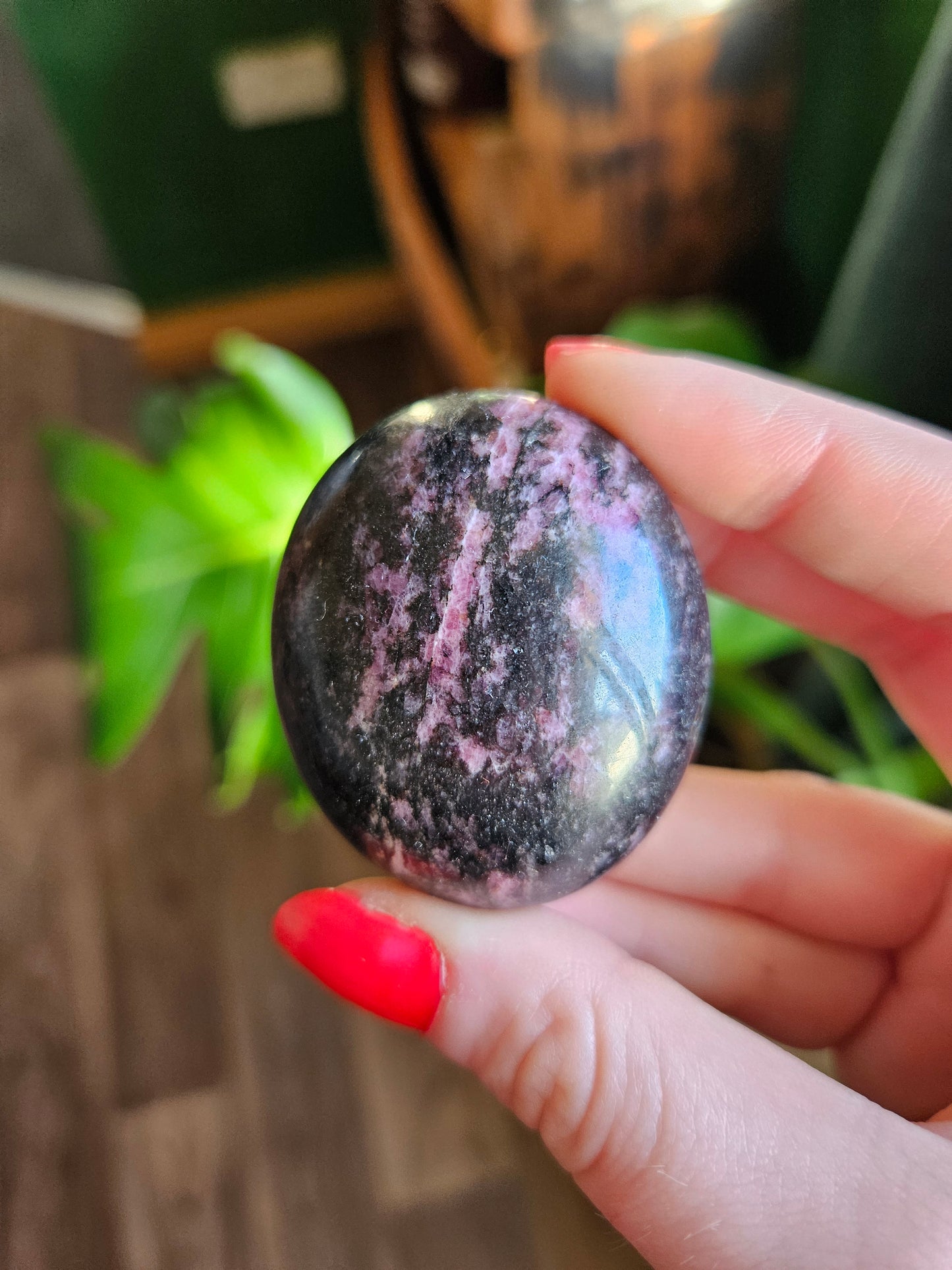 Rhodonite palmstone