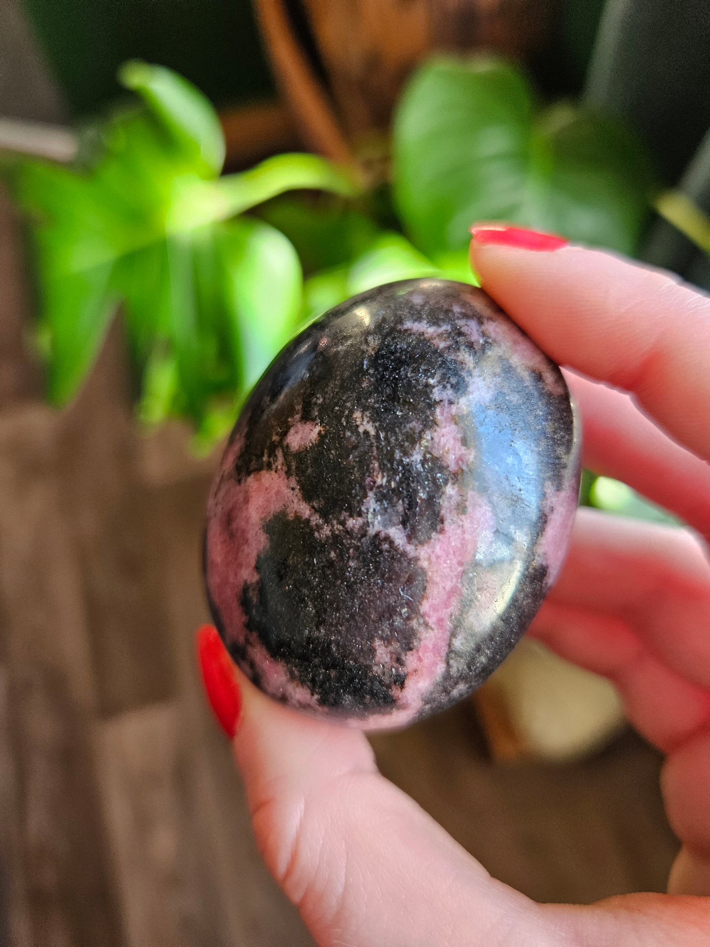 Rhodonite palmstone