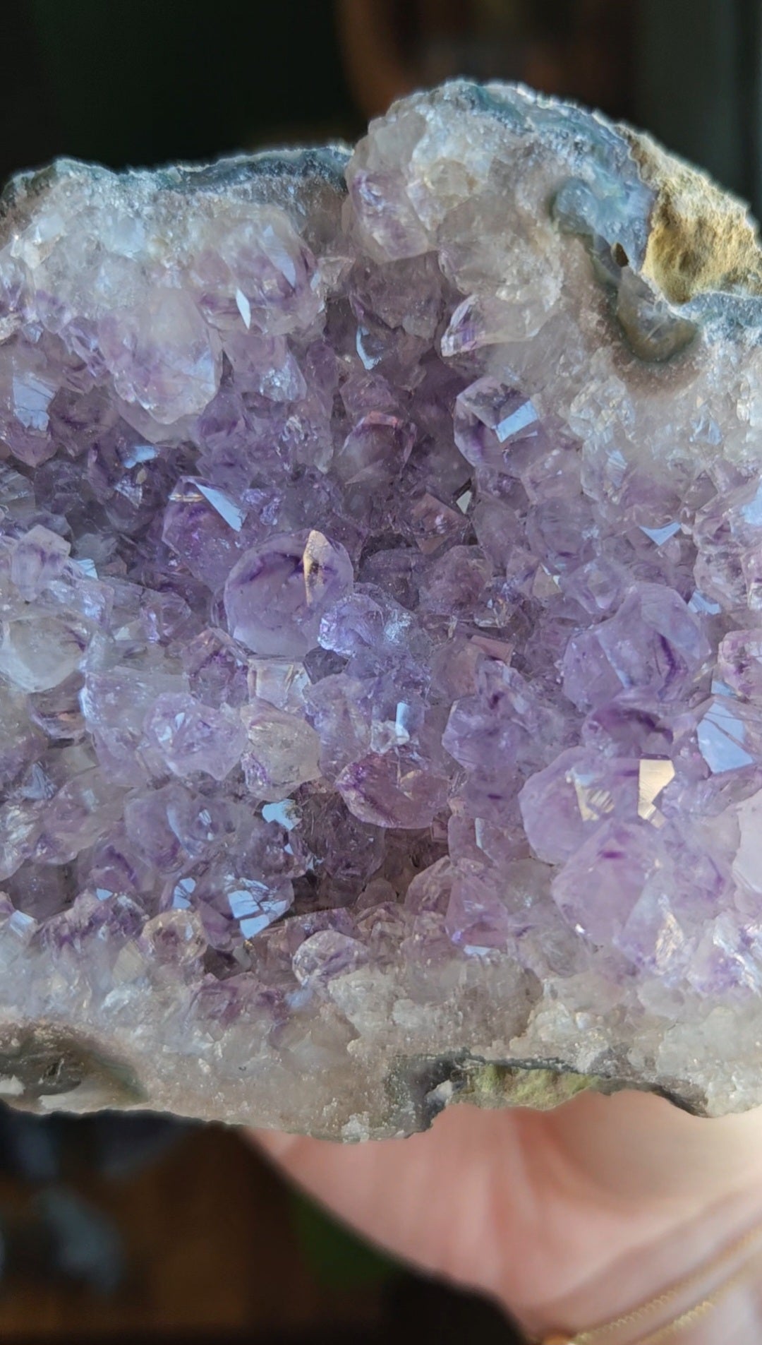 Lilac Amethyst geode - 398g