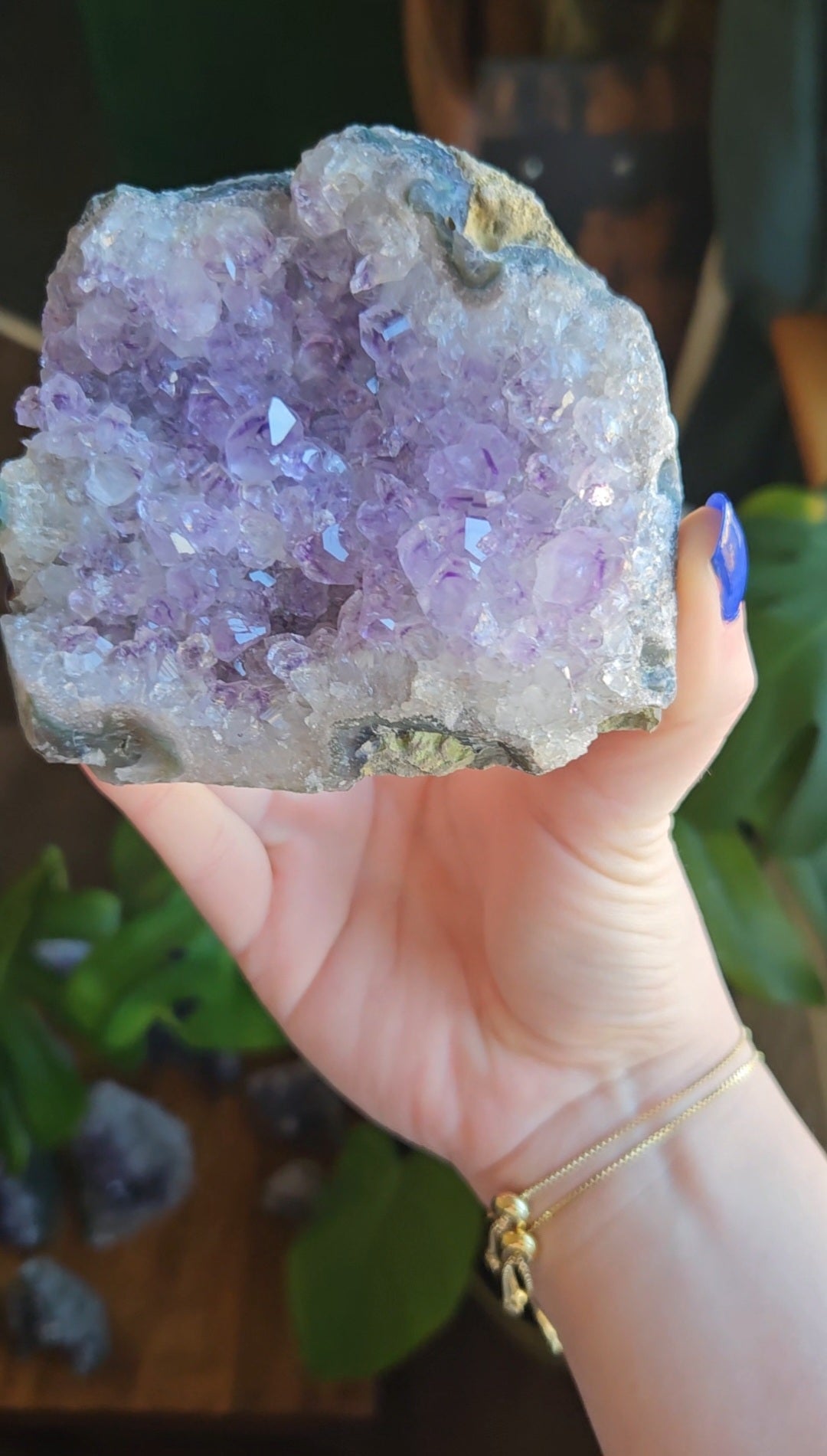 Lilac Amethyst geode - 398g