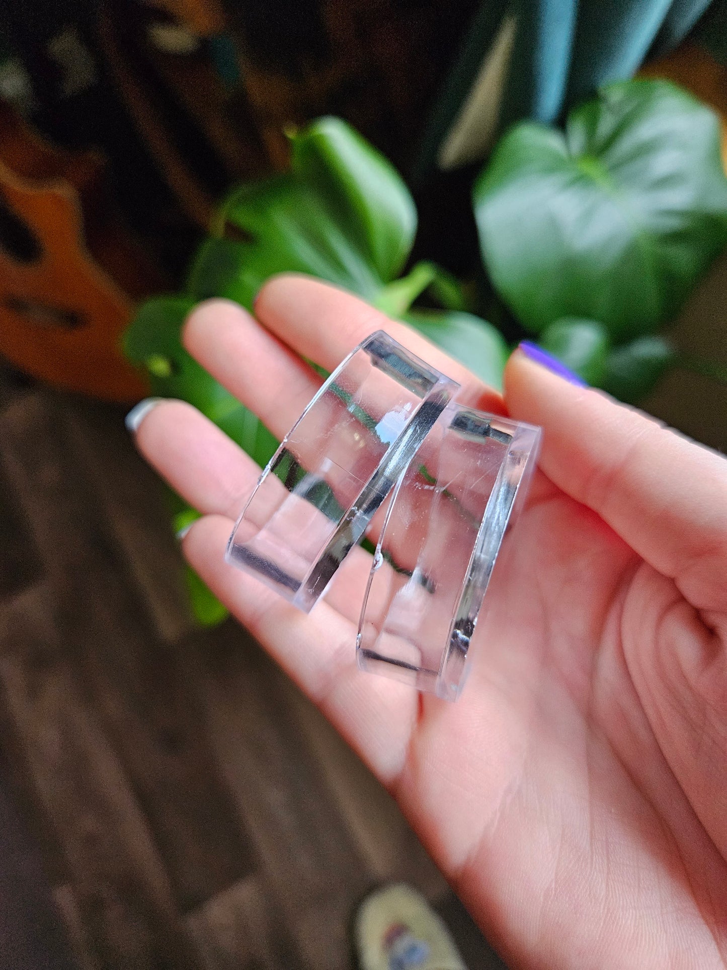 Crystal planet stand