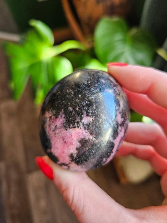 Rhodonite palmstone