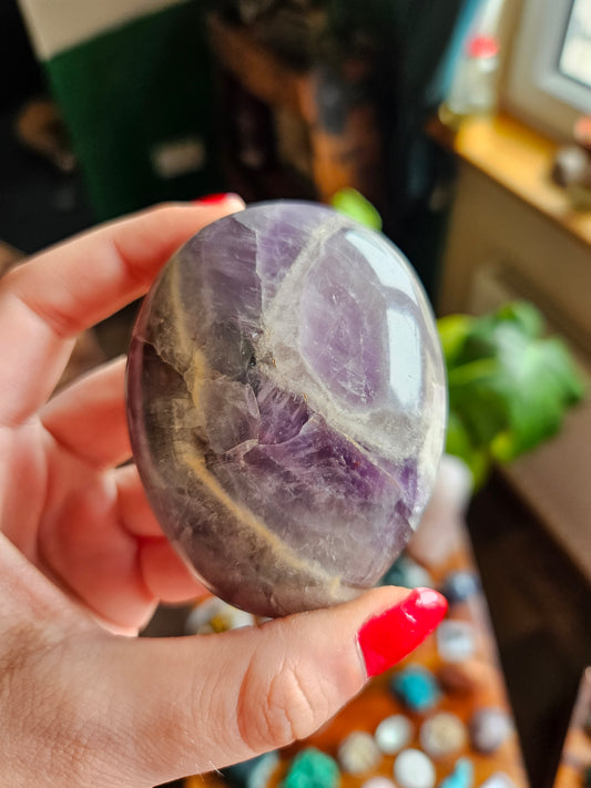 Large Dream Amethyst palmstone - G