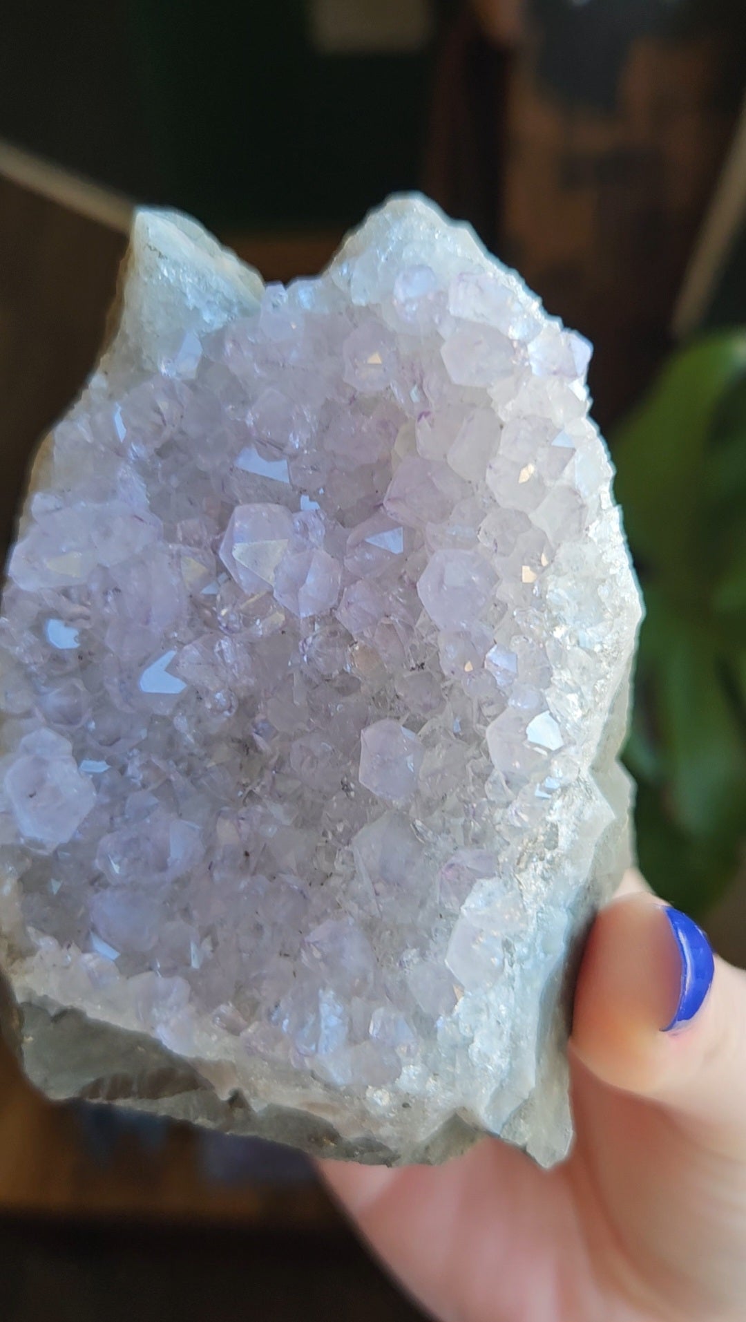 Large Lilac Amethyst geode - 462g