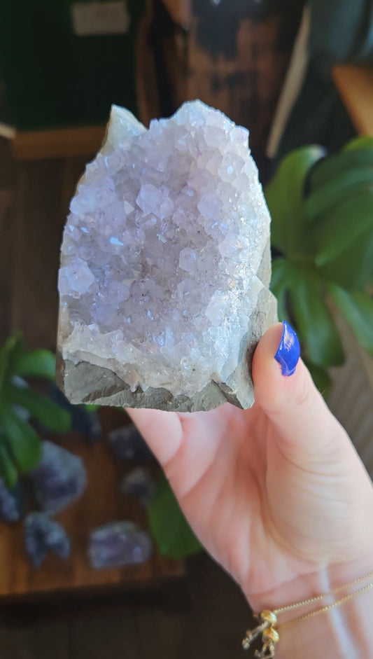 Large Lilac Amethyst geode - 462g
