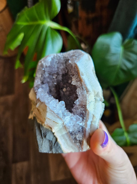 Amethyst pillar geode