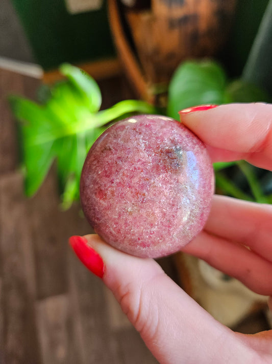 Rhodonite palmstone