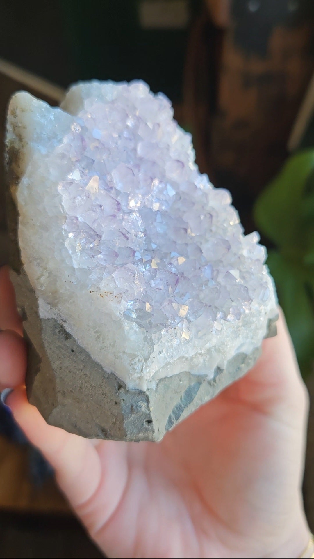 Large Lilac Amethyst geode - 462g