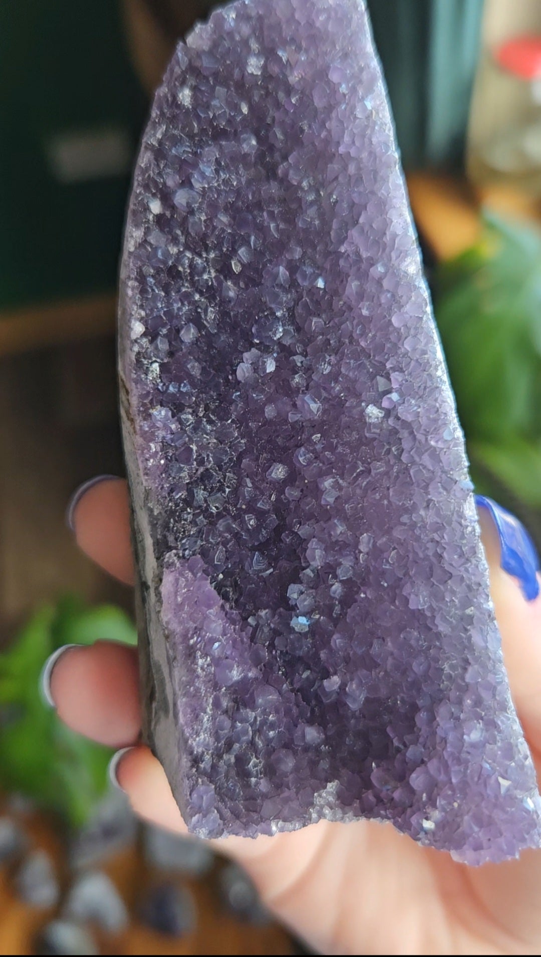 Tall Grape Amethyst geode - 280g