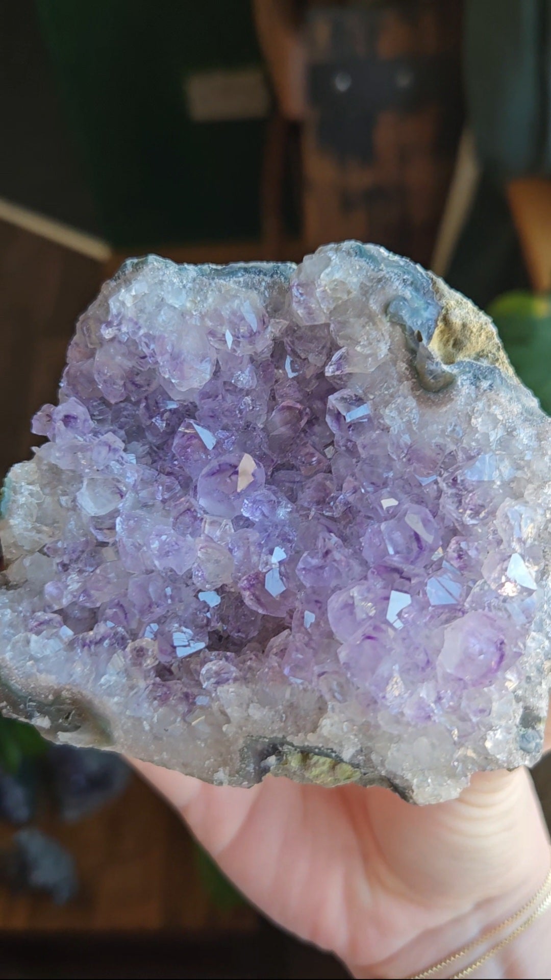 Lilac Amethyst geode - 398g