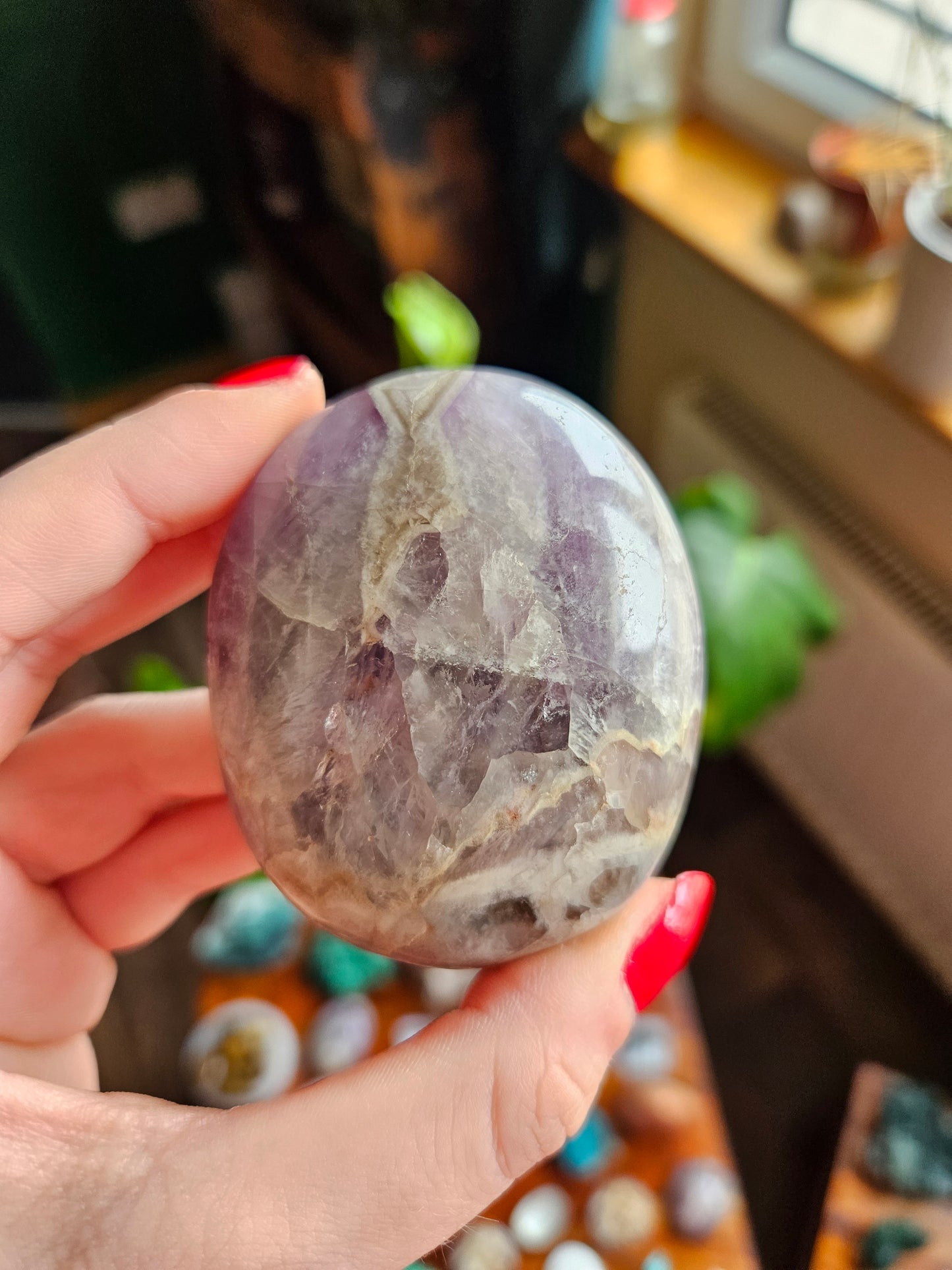 Dream Amethyst palmstone - E