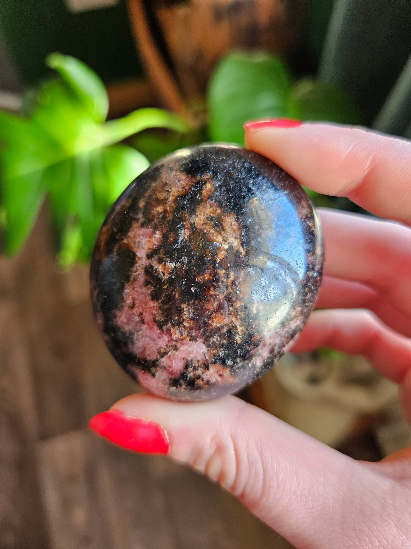 Rhodonite palmstone